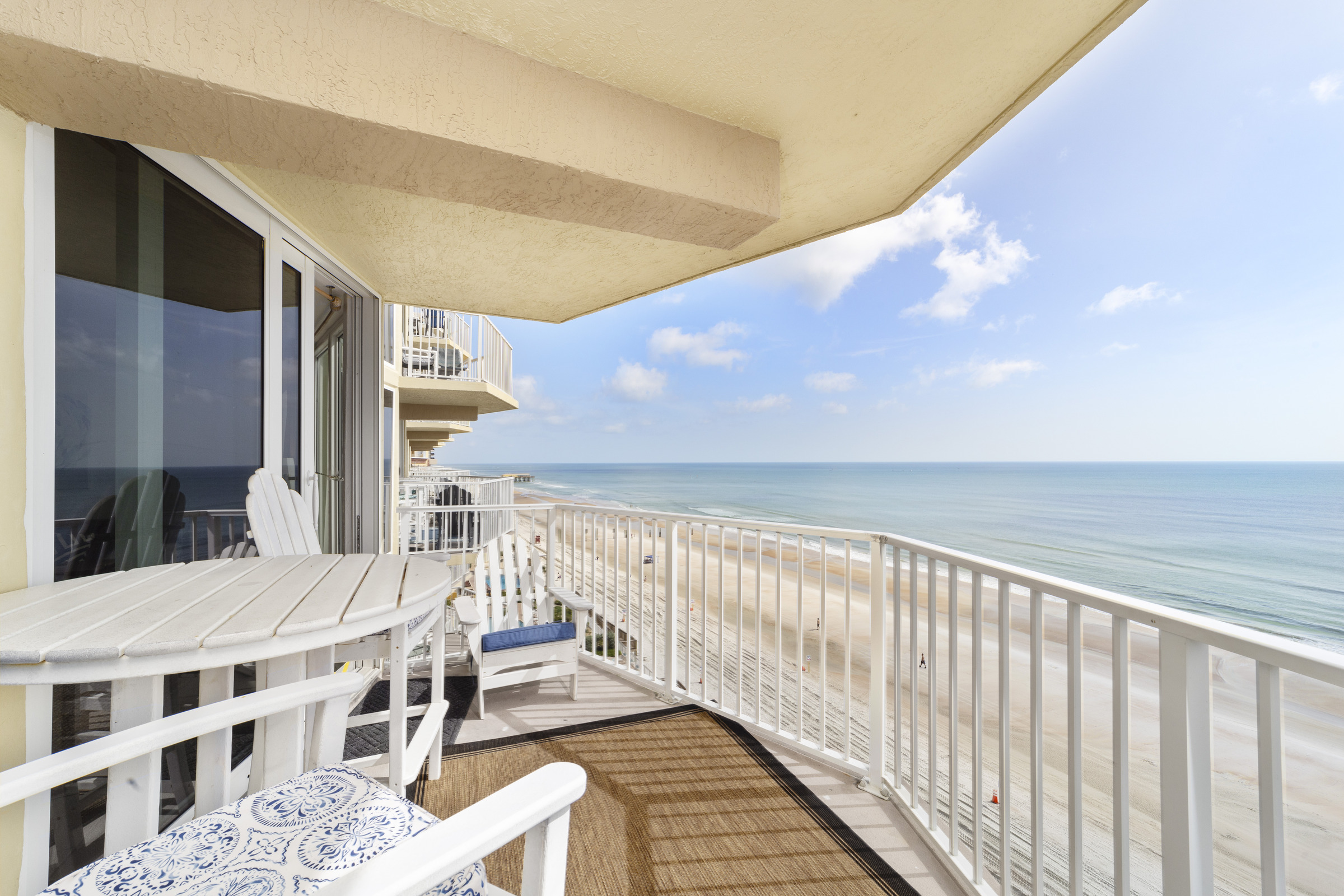 Oceanfront balcony view from ShoresClub805